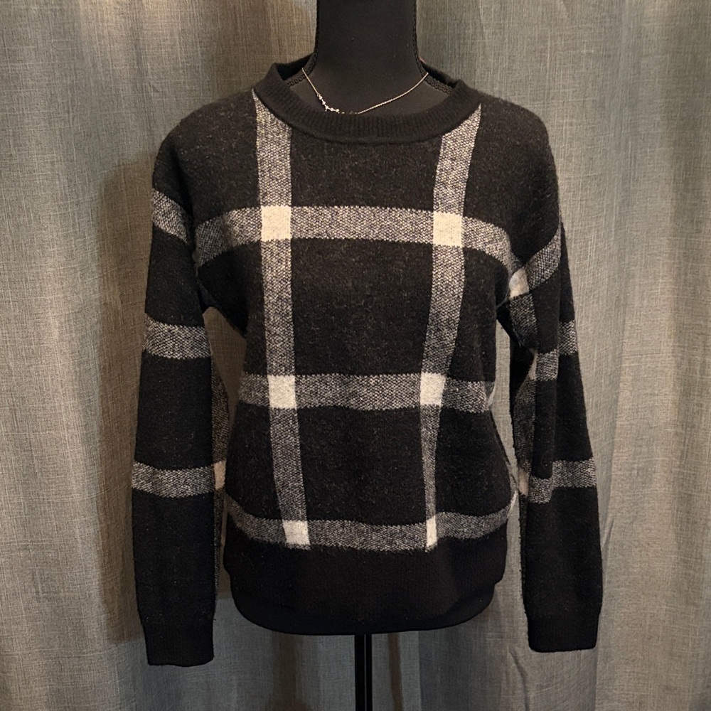 Banana Republic Women's Black Plaid Crewneck Sweater